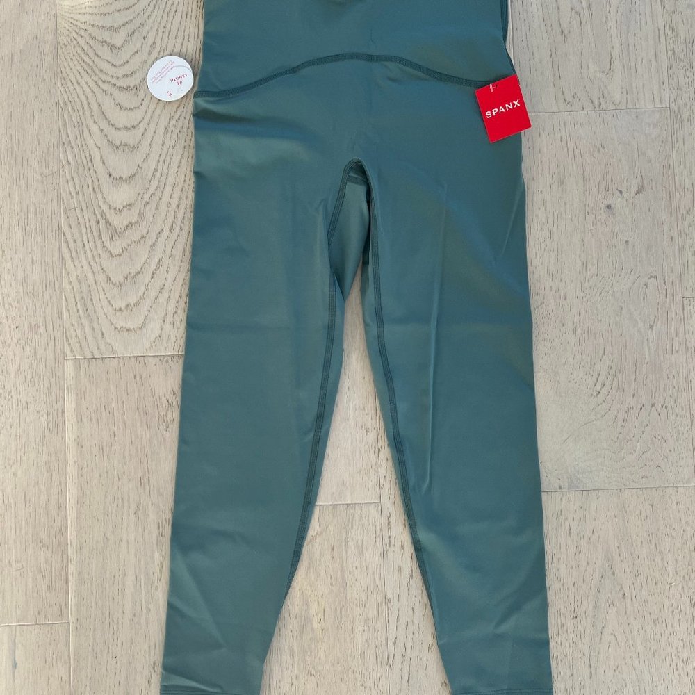 NWT Spanx active 7/8 leggings